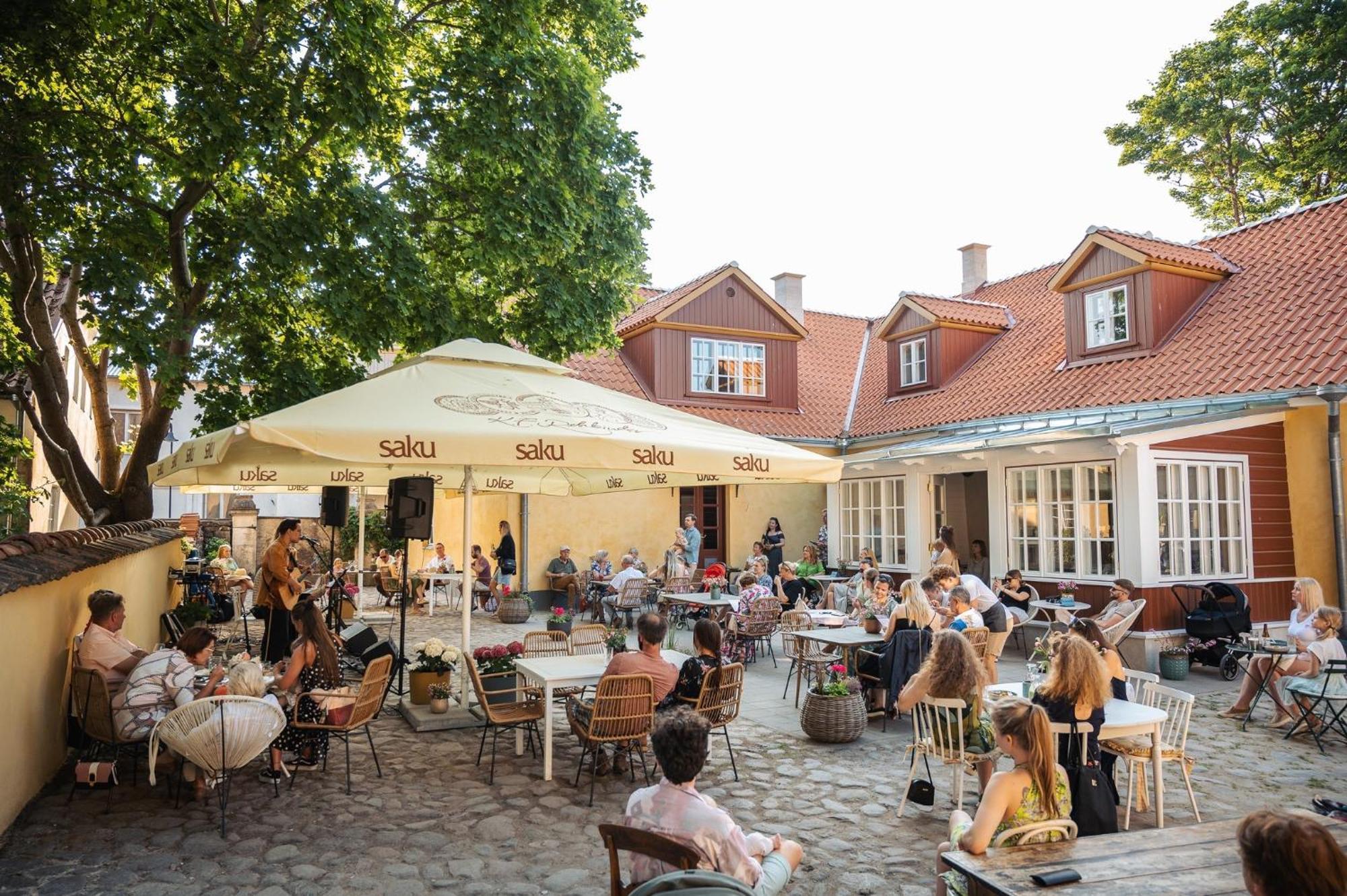 Suviste Guesthouse Курессааре Екстер'єр фото